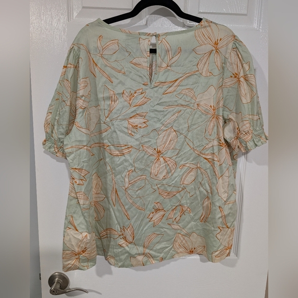 Ava & Viv Green and Orange Floral Short Sleeve Blouse in Size 1X - Picture 9 of 11